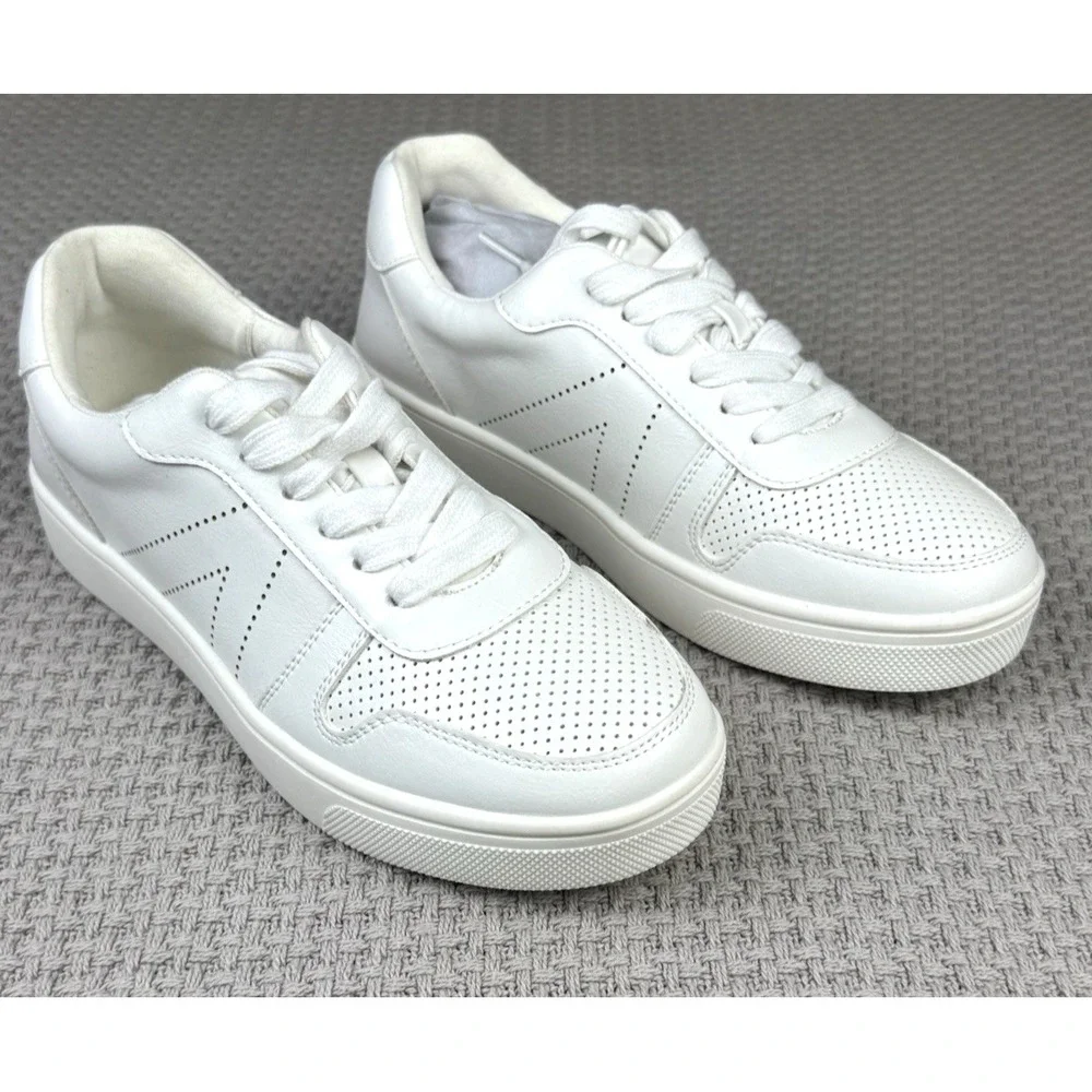 Women's MIA White Sporty Sneakers Size 6M NEW